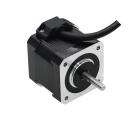 Motor de passo NEMA17 42AM04 com torque 0,4Nm, corrente de fase 1,5A, ângulo de passo 1,8°, flange 42mm, eixo 5mm, inércia 0,041 kg·cm², resistência 1,3Ω, indutância 1,9mH e proteção IP40
