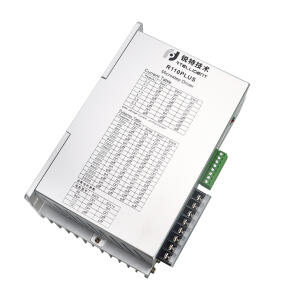 Drive para motor de passo R110PLUS 2 fases com corrente máxima 7,2A, tensão 100-230VAC, protocolo TTL, porta USB, 3 entradas e 1 saída digital, proteção IP54 e dimensões 178x109x68mm